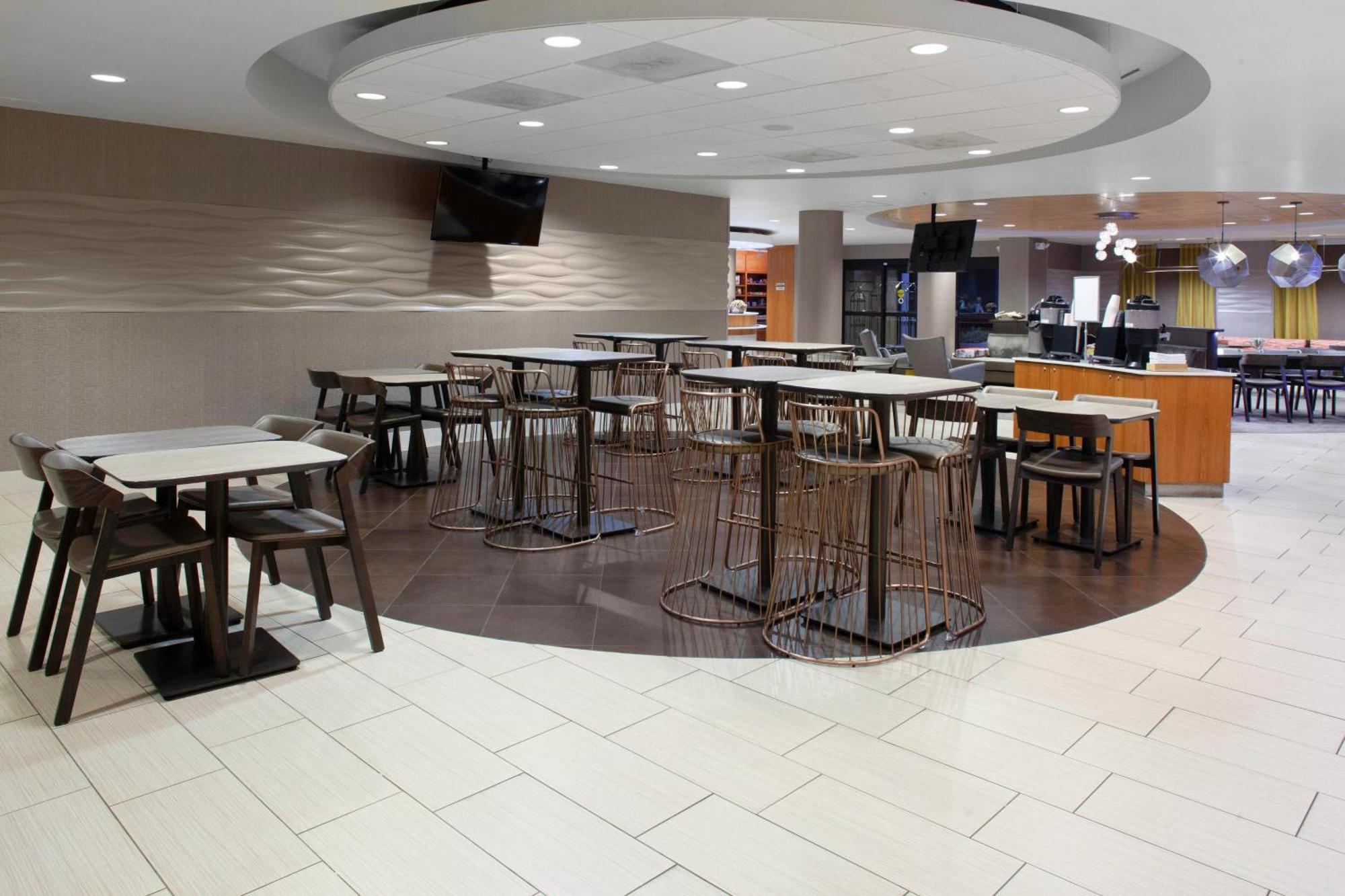Springhill Cincinnati North Forest Park Hotel 3*